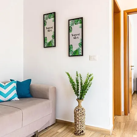 Apartament Shiny 6 1br Ap Kitchen & Balcony