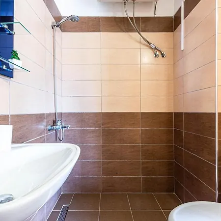 Apartament Shiny 6 1br Ap Kitchen & Balcony *